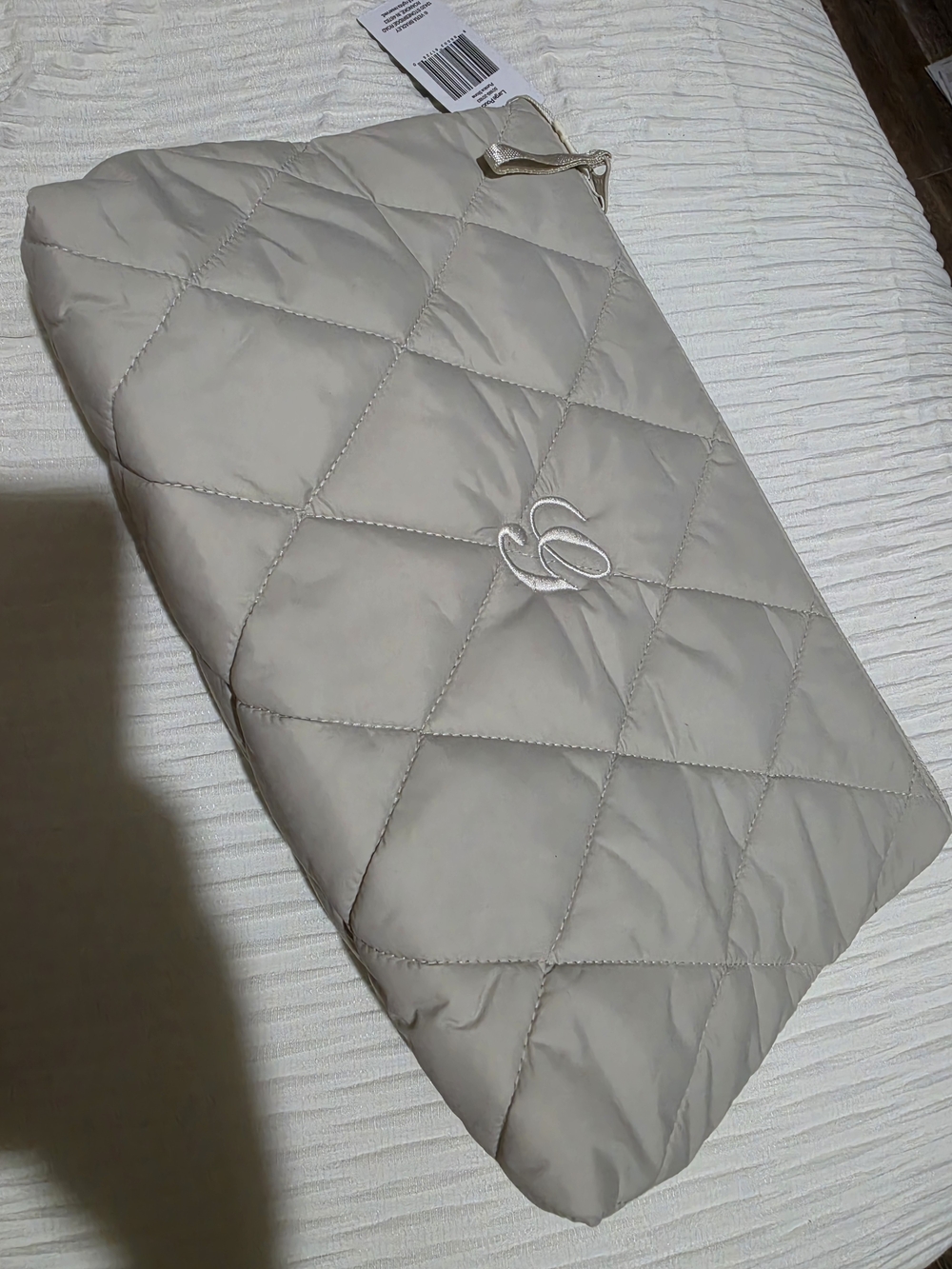 Vera Bradley Quilted Cream Largw Pouch with G Monogram New With Tags